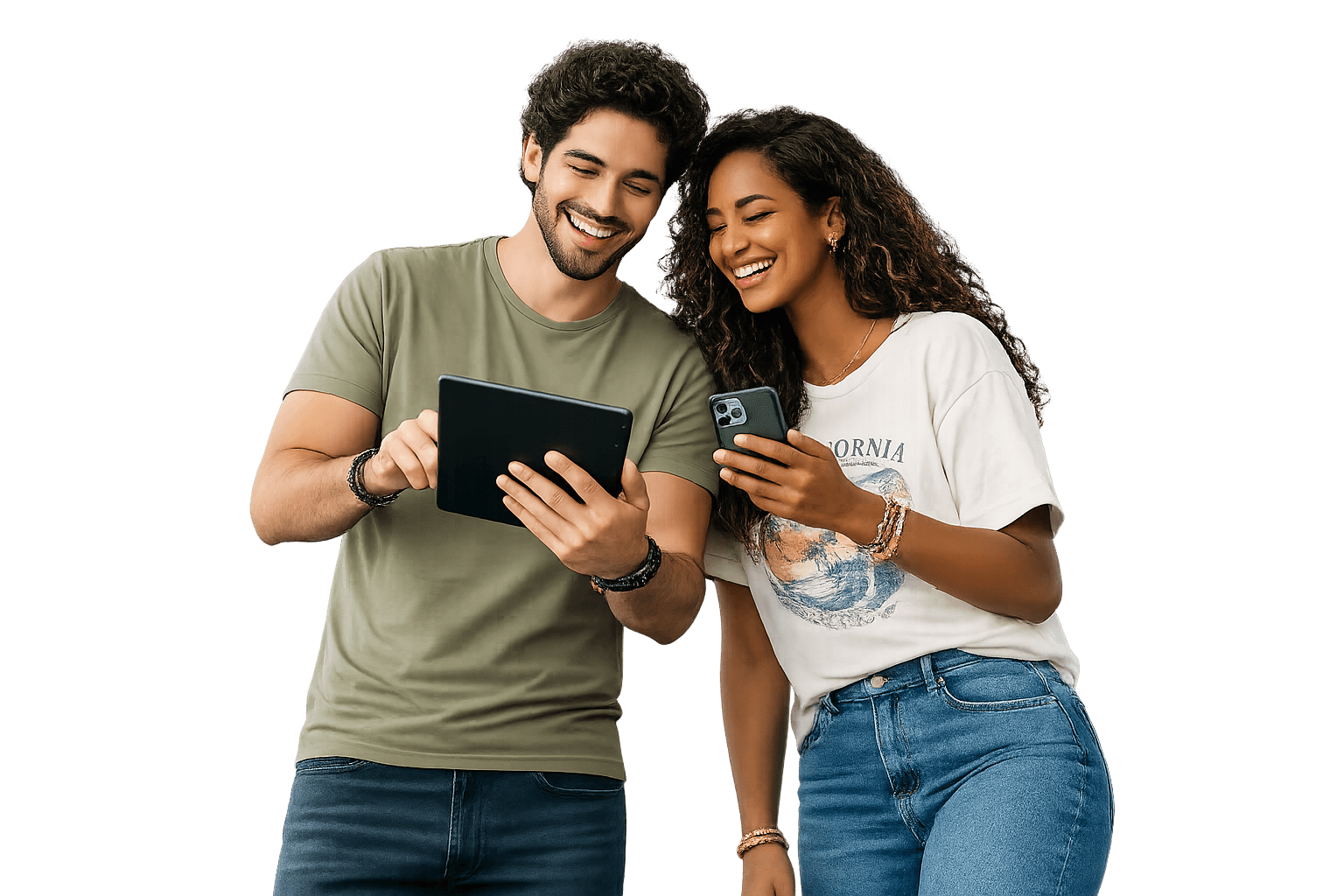 Casal usando internet fibra óptica em casa